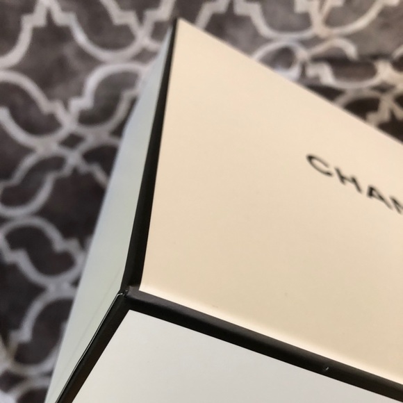 Chanel Box - Picture 2 of 5